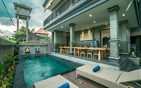 Three Dewi's Guest House