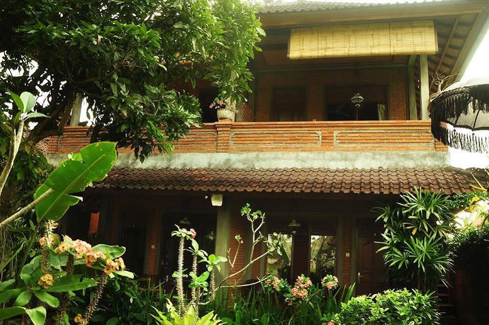 Three Dewi's Guest House Ubud Exterior foto